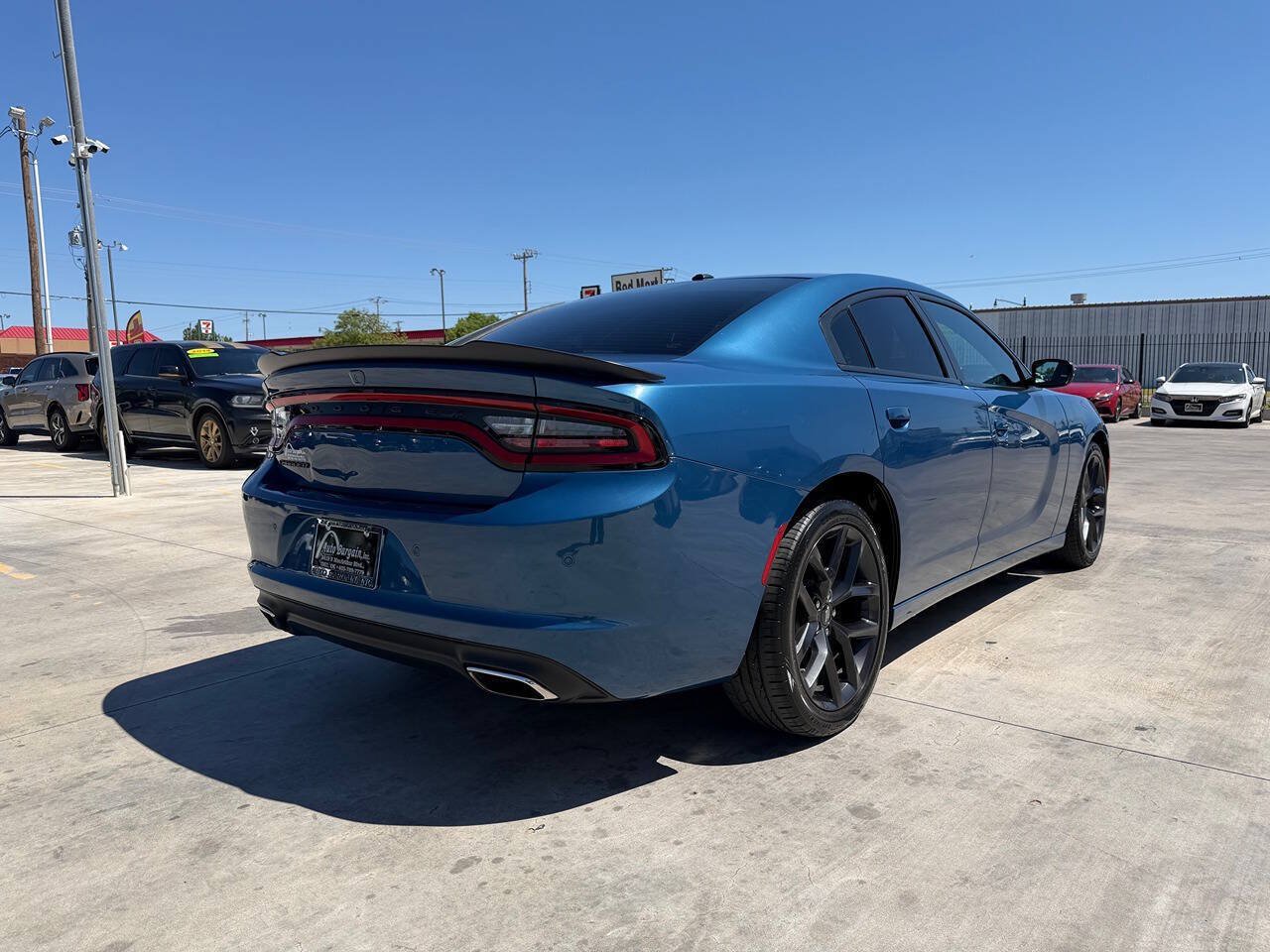 Used 2022 Dodge Charger SXT w/ Blacktop Package RWD image 3