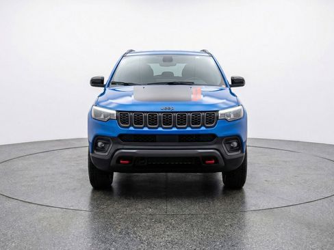 Used 2025 Jeep Compass Trailhawk AWD/4WD image 2
