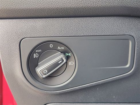 Used 2018 Volkswagen Tiguan SEL image 21