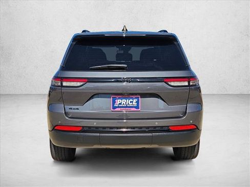 Used 2023 Jeep Grand Cherokee Altitude AWD/4WD image 7