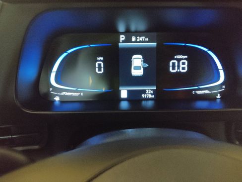 Used 2025 Hyundai Elantra Sport FWD image 23