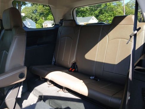 Used 2016 GMC Acadia SLT FWD image 12