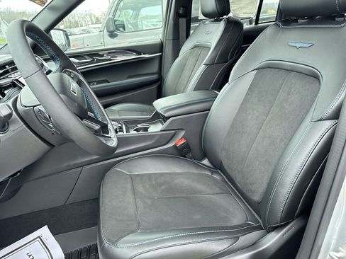 New 2024 Jeep Grand Cherokee Trailhawk AWD/4WD image 17