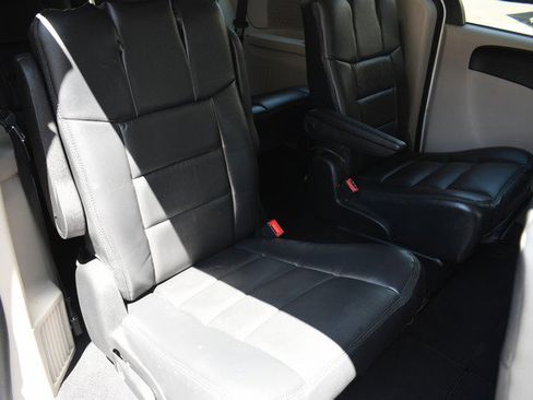 Used 2012 Dodge Grand Caravan SXT FWD image 28