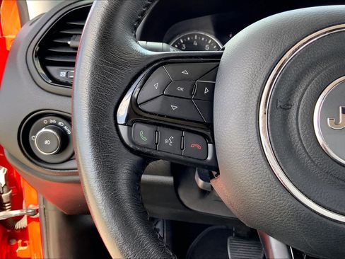 Used 2017 Jeep Renegade Altitude FWD image 23