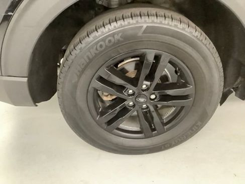 Used 2023 Ford Explorer XLT AWD/4WD image 8