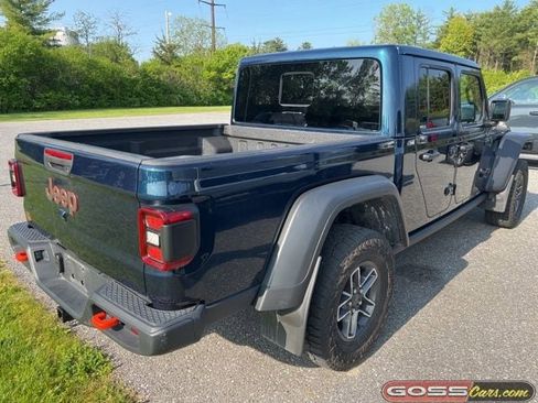 Used 2025 Jeep Gladiator Mojave w/ Convenience Group AWD/4WD image 3