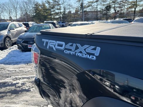 Used 2023 Toyota Tacoma TRD Off-Road image 10