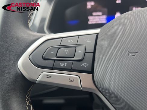 Used 2024 Volkswagen Tiguan SE image 48