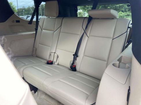 Used 2022 Cadillac Escalade ESV Premium Luxury AWD/4WD image 12