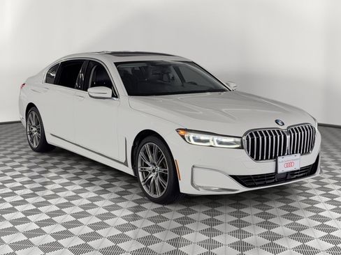 Used 2020 BMW 740i xDrive w/ Premium Package AWD/4WD image 7