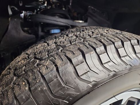 Certified 2024 Toyota Tacoma TRD Off-Road w/ TRD Off Road Upgrade Package AWD/4WD image 11