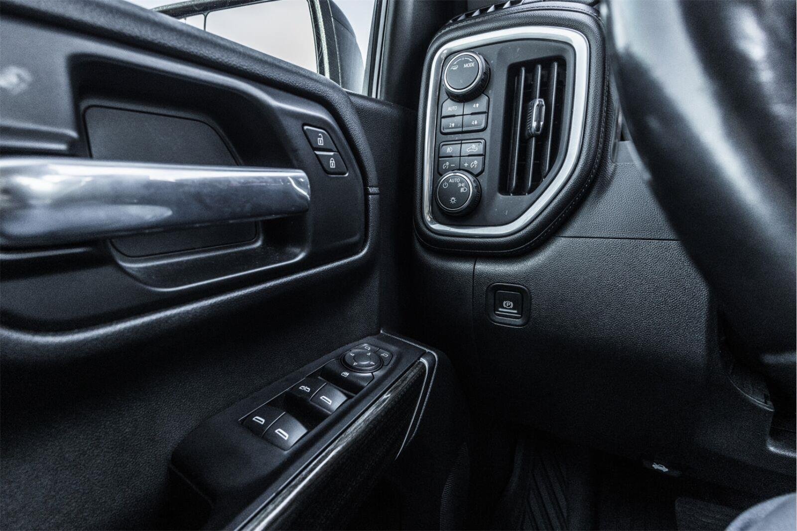 Used 2021 Chevrolet Silverado 1500 LT Trail Boss w/ LPO, Dark Essentials Package AWD/4WD image 16