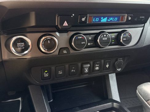Used 2019 Toyota Tacoma TRD Off-Road AWD/4WD image 42