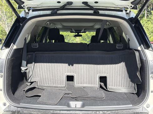 Certified 2024 Nissan Pathfinder SV w/ SV Premium Package FWD image 27