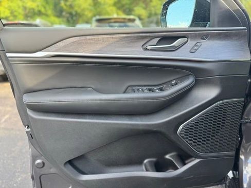 New 2025 Jeep Grand Cherokee Overland w/ Luxury Tech Group IV image 14