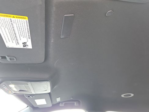 Used 2025 Chevrolet Traverse LT FWD image 28