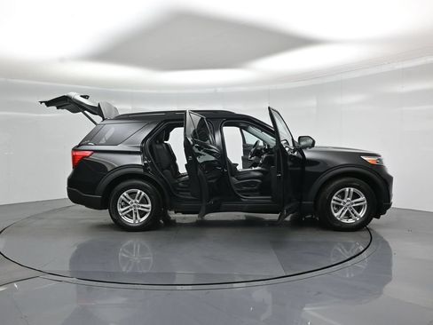 Certified 2023 Ford Explorer XLT w/ Equipment Group 202A RWD image 4
