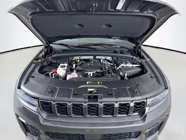 New 2026 Jeep Grand Cherokee Altitude AWD/4WD image 28