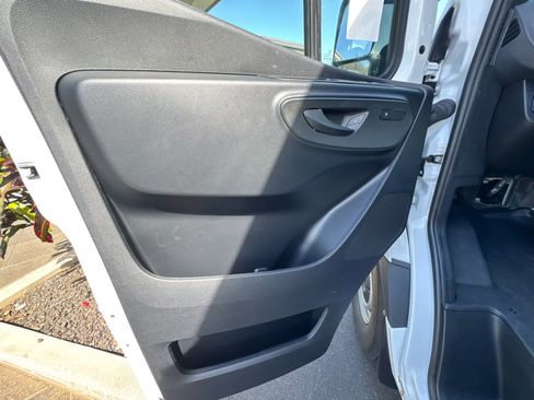 Used 2025 Mercedes-Benz Sprinter 2500 image 19