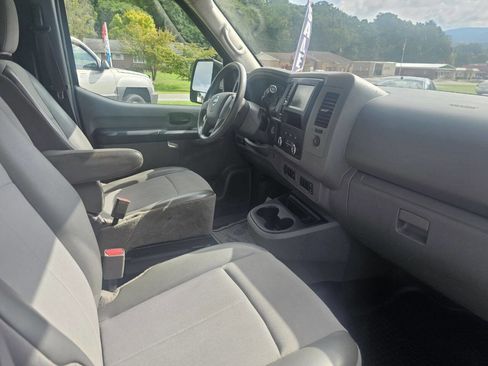 Used 2019 Nissan NV 2500 S image 9