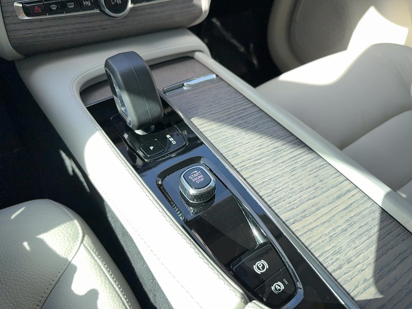 Certified 2024 Volvo XC90 T8 Plus w/ Protection Package Premier AWD/4WD image 25