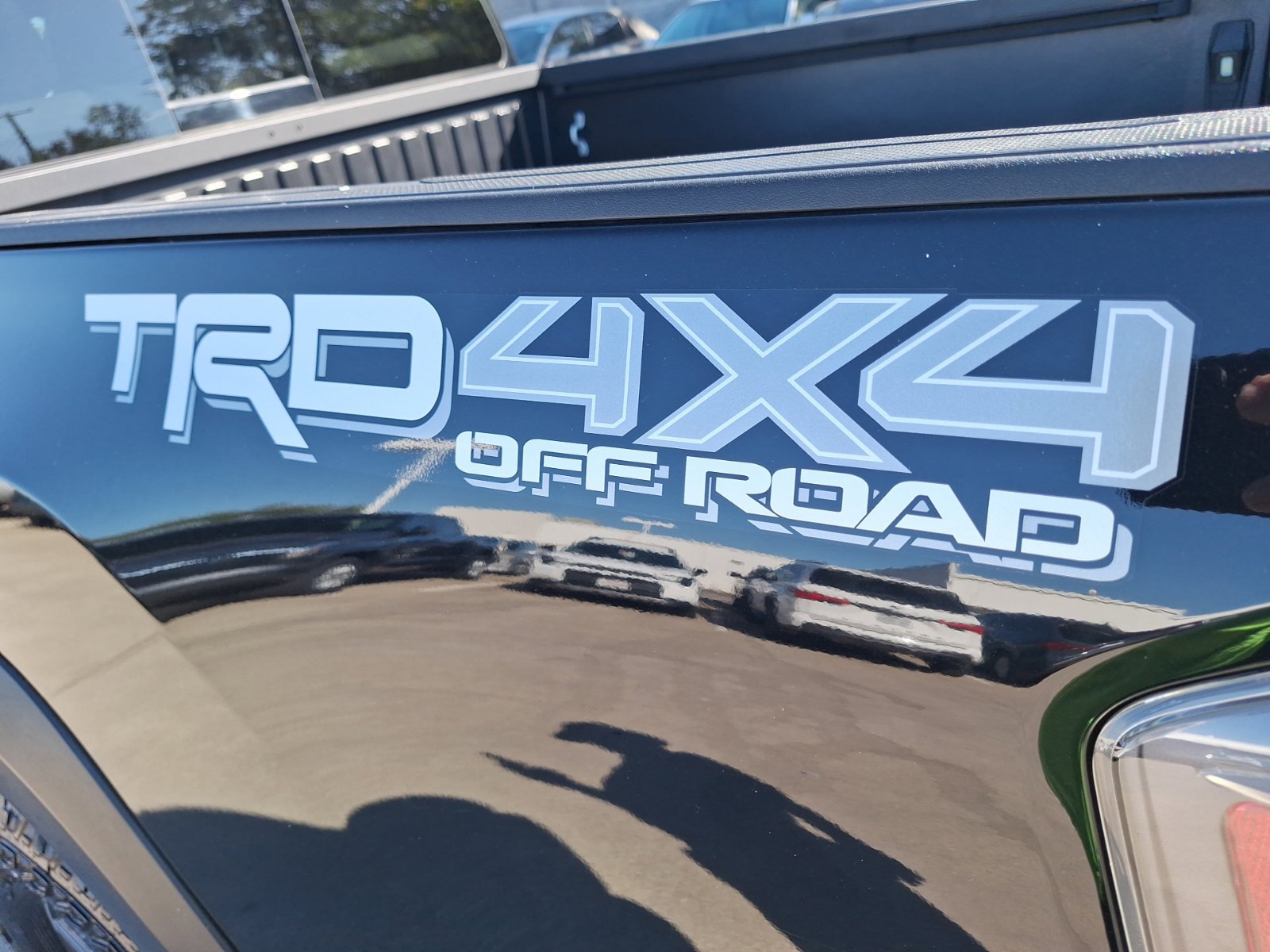 Used 2023 Toyota Tacoma TRD Off-Road w/ Technology Package AWD/4WD image 13