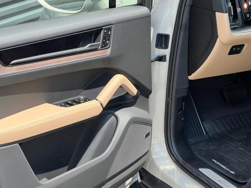 New 2025 Porsche Cayenne Coupe image 16