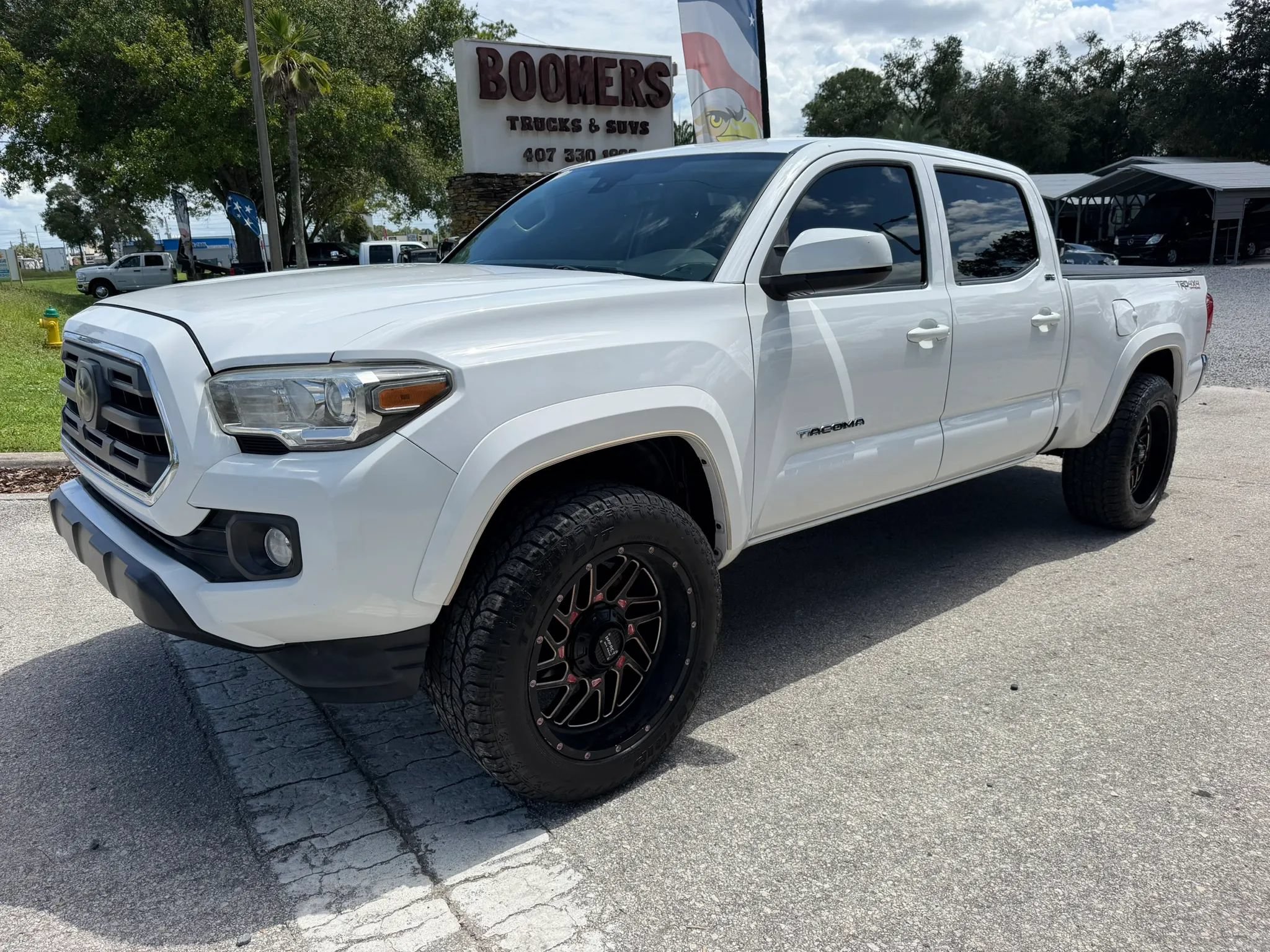 Used 2018 Toyota Tacoma SR5 AWD/4WD image 1