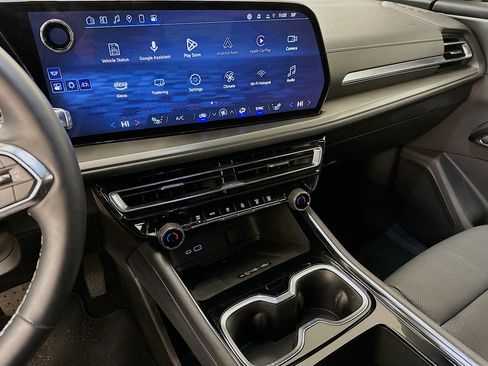 Used 2025 Chevrolet Traverse LT image 26