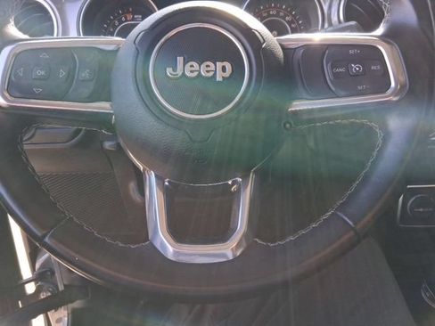 Used 2022 Jeep Wrangler Unlimited Sahara AWD/4WD image 11