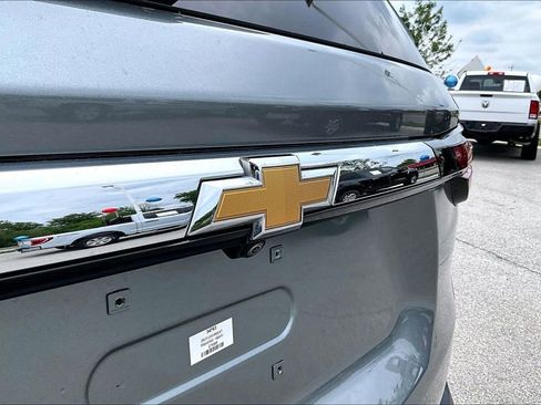 Used 2023 Chevrolet Traverse LS FWD image 9
