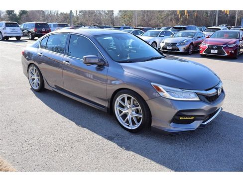 Used 2016 Honda Accord Touring image 7