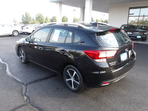 Used 2019 Subaru Impreza 2.0i Premium image 3