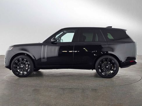 Used 2023 Land Rover Range Rover SE image 2