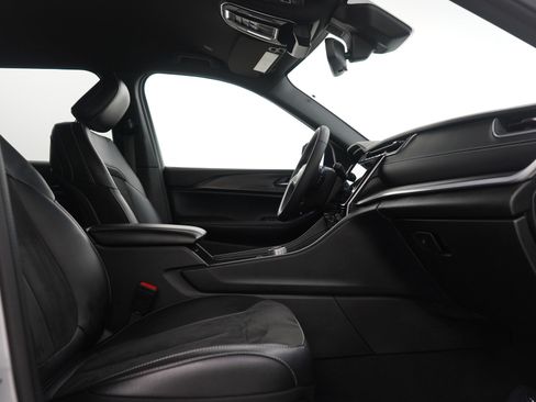 Used 2024 Jeep Grand Cherokee L Laredo image 10