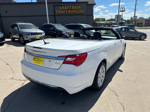 Used 2014 Chrysler 200 Touring image 3