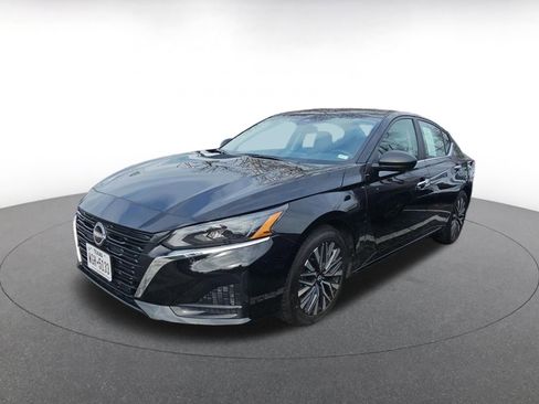 Used 2025 Nissan Altima 2.5 SV image 3
