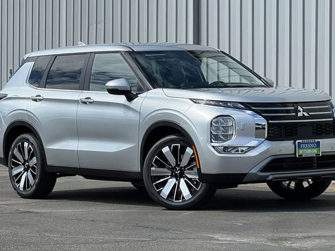 New 2026 Mitsubishi Outlander SE image 3