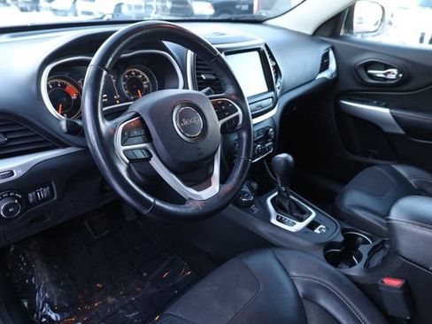 Used 2018 Jeep Cherokee Latitude Plus w/ Cold Weather Group image 9