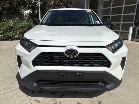 Used 2022 Toyota RAV4 LE FWD image 5