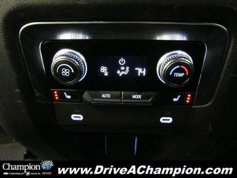 Used 2022 GMC Yukon Denali AWD/4WD image 24