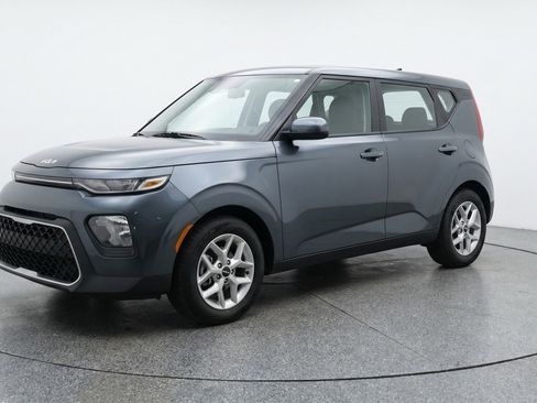 Used 2025 Kia Soul LX w/ LX Technology Package FWD image 3