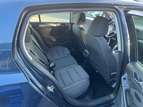 Used 2014 Volkswagen Golf 4-Door FWD image 17