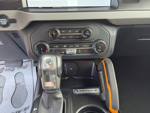 Used 2022 Ford Bronco Badlands image 17