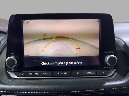 Used 2023 Nissan Rogue SV image 14