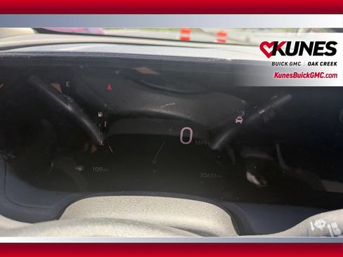 Used 2025 Buick Encore GX Preferred AWD/4WD image 26