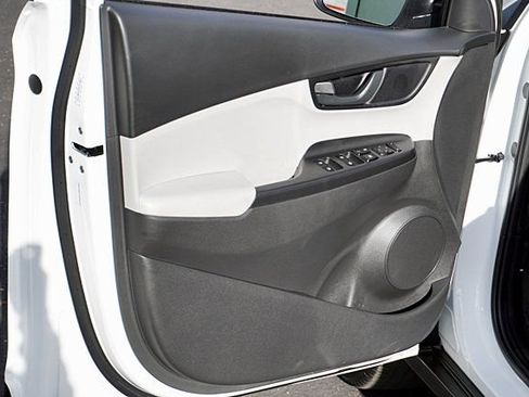 Certified 2023 Hyundai Kona SEL AWD/4WD image 22