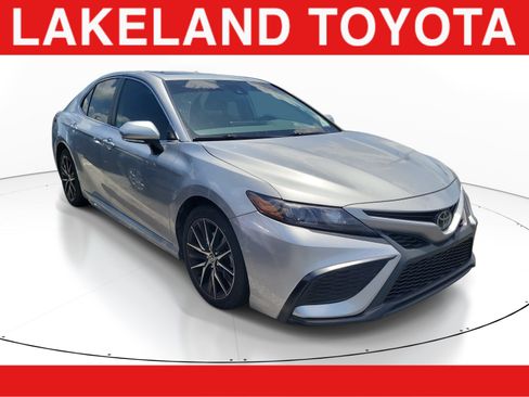 Used 2022 Toyota Camry SE w/ Audio Upgrade Package FWD image 1