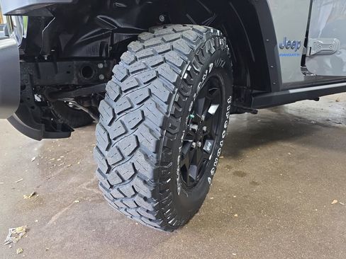 Used 2023 Jeep Wrangler Unlimited w/ Cold Weather Group AWD/4WD image 31